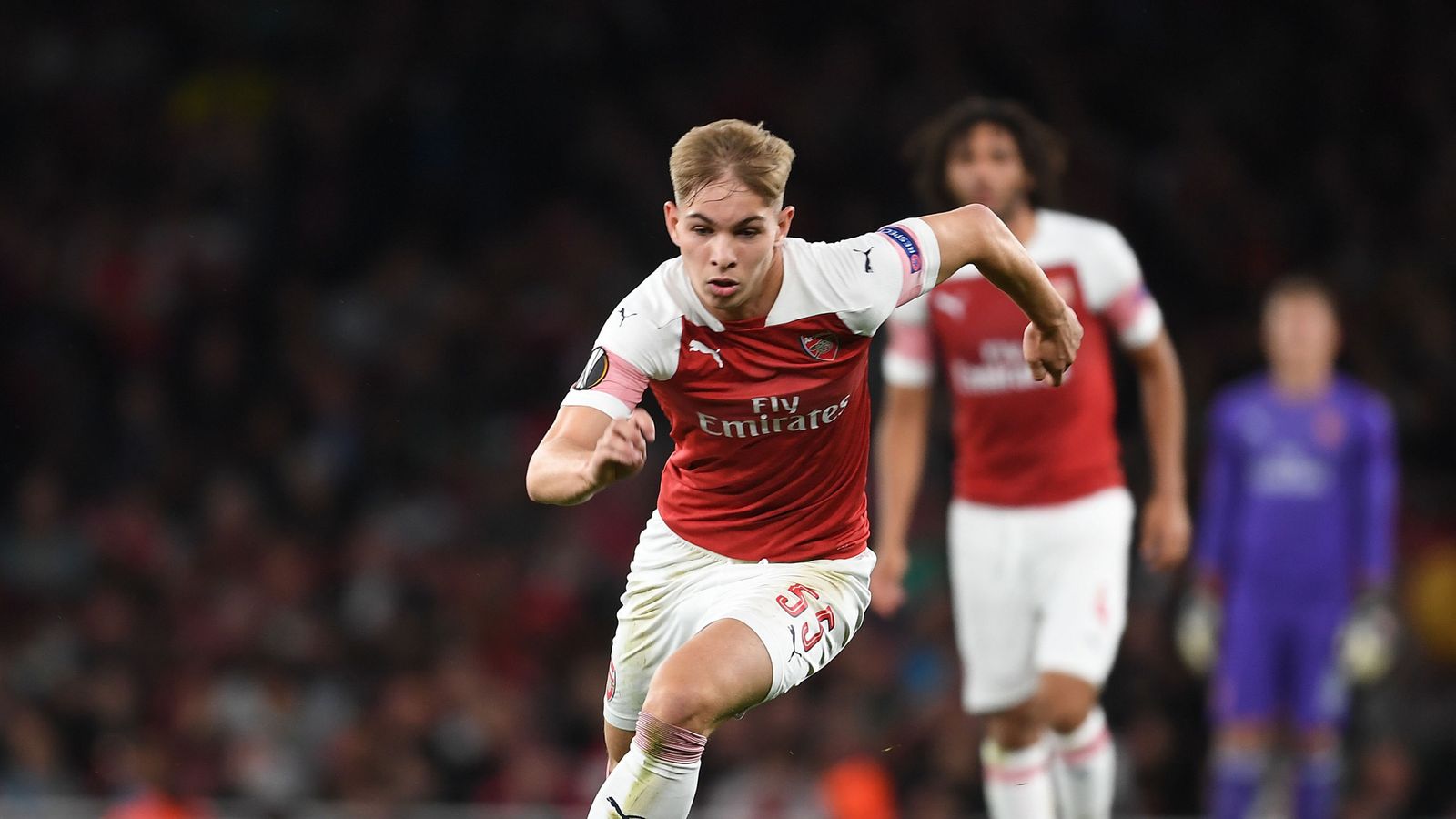 Emile Smith Rowe gives Arsenal debut shirt to his mum ...