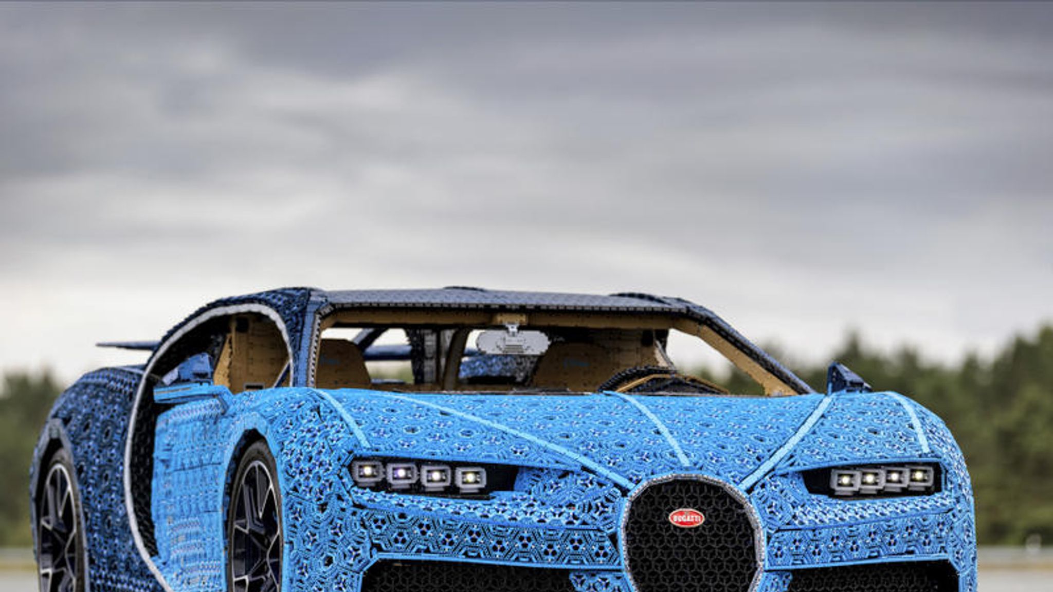 This life-size Bugatti Chiron model is made of 1 million Lego pieces