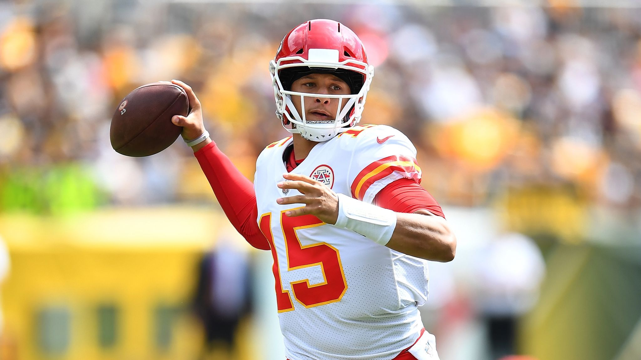 Patrick Mahomes throws 5 TD passes, Chiefs beat Eagles 42-30