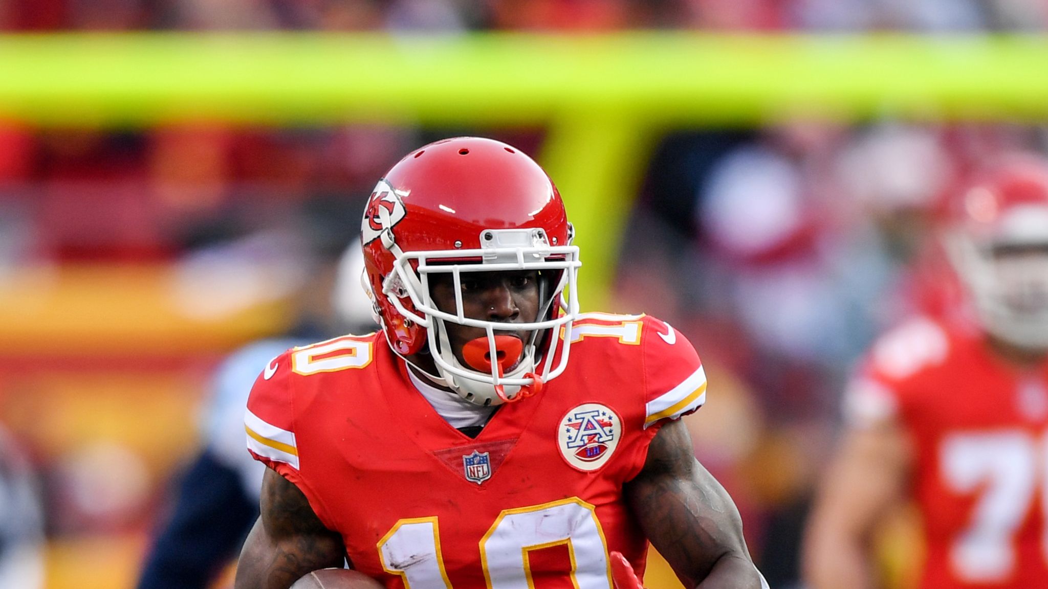 Tyreek Hill Becomes Fastest WR to Reach 1000 Yards in 8 Games in