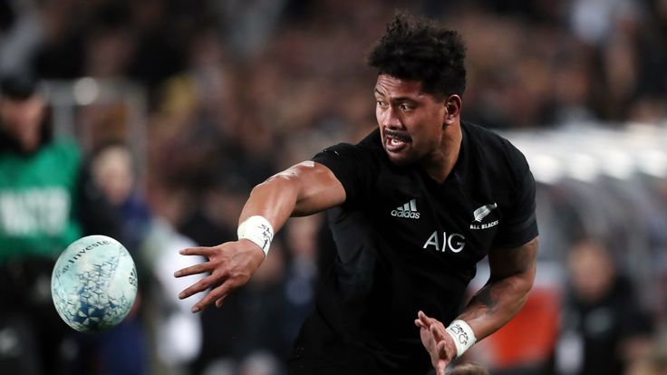 Ardie Savea passes the ball for New Zealand