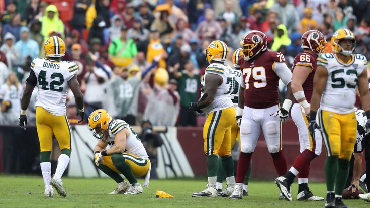 LANDOVER, MD - SEPTEMBER 23: Clay Matthews #52 of the Green Bay Packers reacts after being called for a penalty in the third quarter against the Washington Redskins at FedExField on September 23, 2018 in Landover, Maryland. (Photo by Rob Carr/Getty Images)