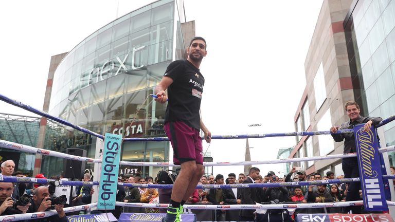 KHAN-VARGAS PROMOTION.PUBLIC WORK OUTS.ROTUNDA SQUARE,.BIRMINGHAM.PIC;LAWRENCE LUSTIG.AMIR KHAN PERFORMS A PUBLIC WORKOUT AS HE PREPARES FOR HIS FIGHT ON.PROMOTER EDDIE HEARNS  MATCHROOM PROMOTION AT ARENA BIRMINGHAM ON SATURDAY SEPTEMBER 8TH 2018.