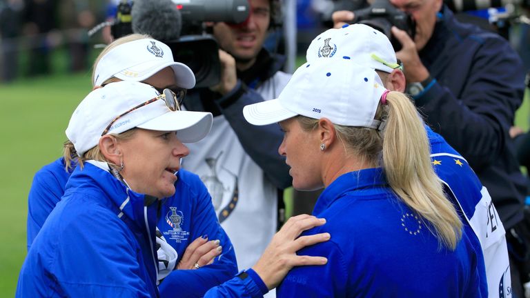 Suzann Pettersen (R) in deep discussion with her vice-captain Annika Sorenstam (L) about the length of putt that she did not concede to Alison Lee in 2015