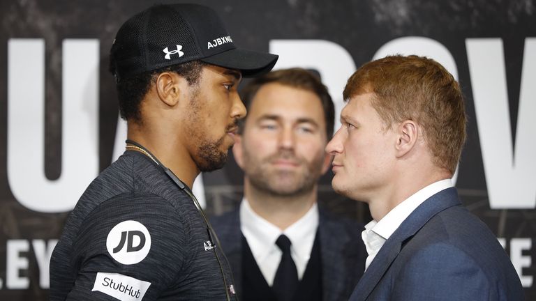 Britain&#39;s Anthony Joshua (L) poses by his challenger Russia&#39;s Alexander Povetkin during a joint press conference at Wembley stadium in London on September 20, 2018 ahead of the title defence boxing match on Saturday