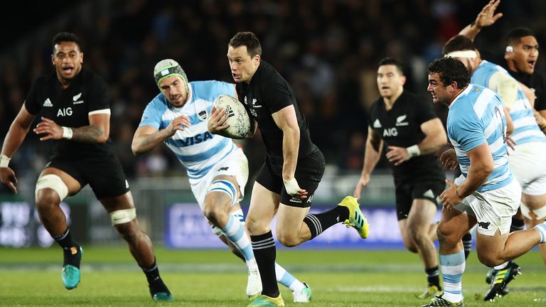 Ben Smith carries for New Zealand agains Argentina