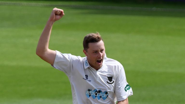 Robinson's five wickets kept Sussex in command of their game against Leicestershire