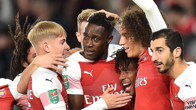 Arsenal&#39;s English striker Danny Welbeck (C) is mobbed by teammates after scoring the opening goal during the English League Cup third round football match between Arsenal and Brentford at the Emirates Stadium in London on September 26, 2018. (Photo by Glyn KIRK / AFP) / RESTRICTED TO EDITORIAL USE. No use with unauthorized audio, video, data, fixture lists, club/league logos or &#39;live&#39; services. Online in-match use limited to 120 images. An additional 40 images may be used in extra time. No video emulation. Social media in-match use limited to 120 images. An additional 40 images may be used in extra time. No use in betting publications, games or single club/league/player publications. /         (Photo credit should read GLYN KIRK/AFP/Getty Images)