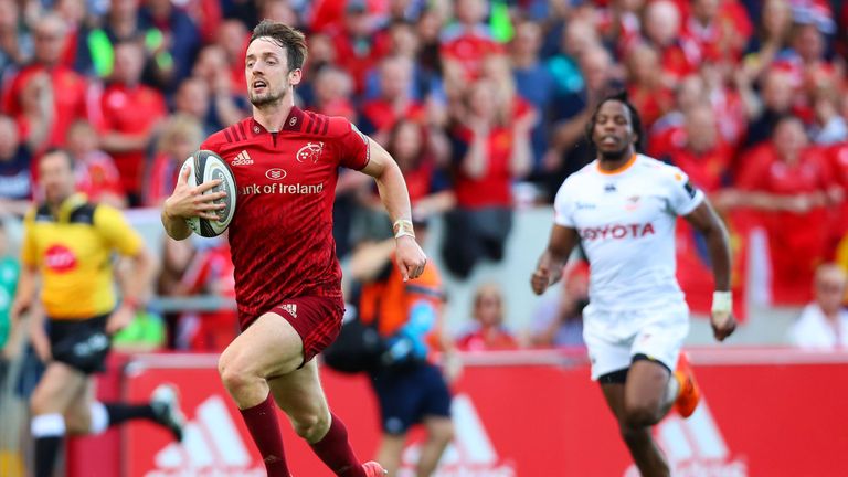 Munster's Darren Sweetnam runs in a try.