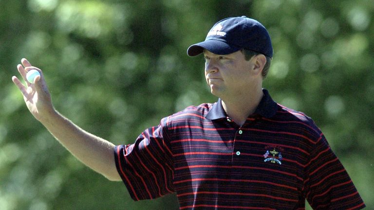 Ryder Cup golfer Davis Love III waves to the crowd after his putt on the second hole during his singles match against Darren Clarke 19 September, 2004 at Oakland Hills Country Club in Bloomfield Township, Michigan