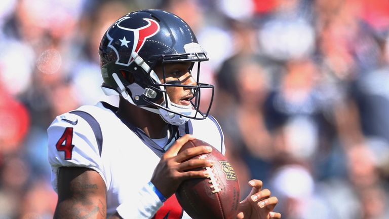 FOXBORO, MASSACHUSETTS - SEPTEMBER 24:  Deshaun Watson #4 of the Houston Texans looks to throw during the first quarter of a game against the New England Patriots at Gillette Stadium on September 24, 2017 in Foxboro, Massachusetts.  (Photo by Maddie Meyer/Getty Images)
