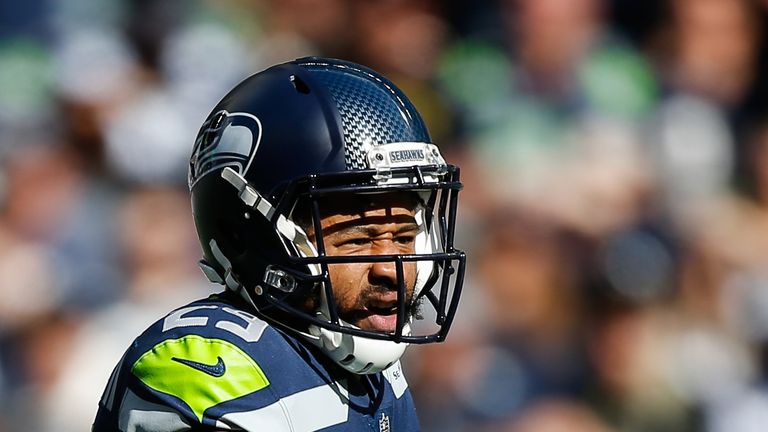 SEATTLE, WA - SEPTEMBER 23:  Safety Earl Thomas #29 of the Seattle Seahawks direct the defense during the 3rd quarter against the Dallas Cowboys at CenturyLink Field on September 23, 2018 in Seattle, Washington.  (Photo by Otto Greule Jr/Getty Images)