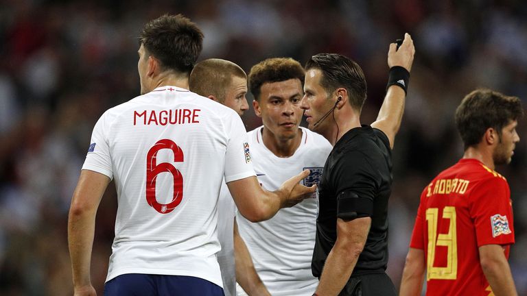 England&#39;s midfielder Dele Alli (C) and England&#39;s midfielder Eric Dier (2nd L) speak with Dutch referee Danny Makkelie after he disallows a late goal by England&#39;s striker Danny Welbeck (not pictured) during the UEFA Nations League football match between England and Spain at Wembley Stadium in London on September 8, 2018