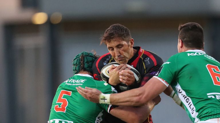  Gavin Henson looks to get through Dean Budd and Abraham Steyn