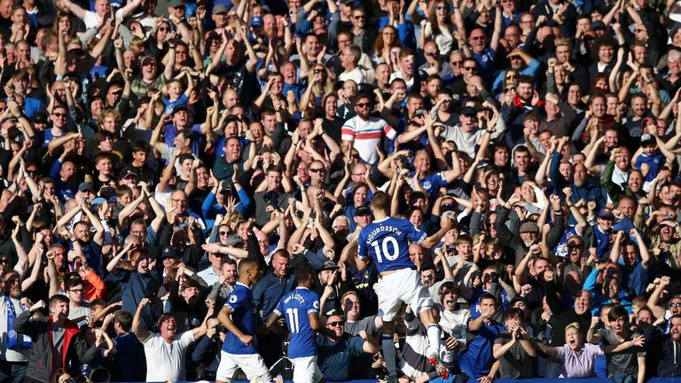 Gylfi Sigurdsson celebrates his goal in front of the Everton fans