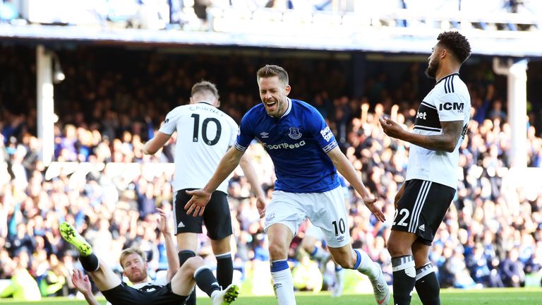 Gylfi Sigurdsson celebrates scoring Everton's third goal