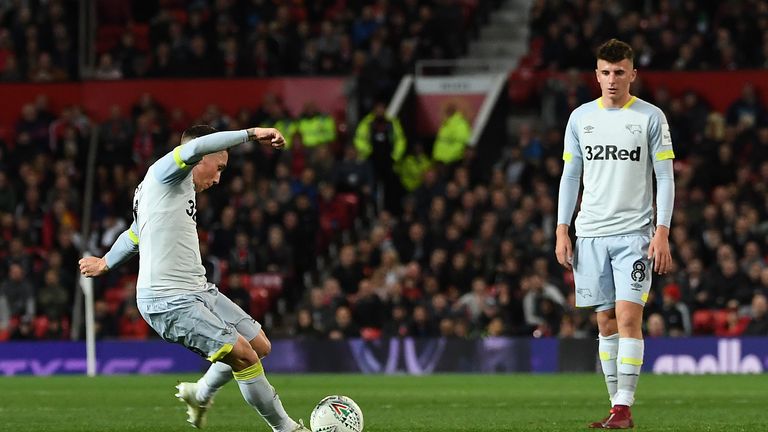 Derby's Welsh midfielder Harry Wilson (L) takes a free kick to score his team's first goal during the English League Cup third round football match between Manchester United and Derby County at Old Trafford in Manchester, north west England, on September 25, 2018. (Photo by Paul ELLIS / AFP) / 