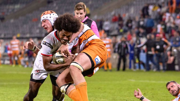 Henry Speight of Ulster charging towards the line.