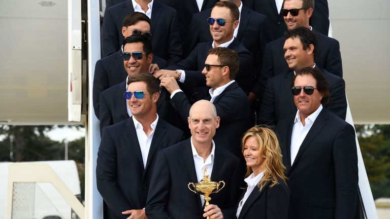 US team captain Jim Furyk (FRONT) and his wife Tabitha hold the Ryder Cup as they pose with teammates after their arrival at Roissy-Charles de Gaulle airport north of Paris on September 24, 2018, ahead of the 42nd Ryder Cup at Le Golf National Course. (Photo by FRANCK FIFE / AFP)        (Photo credit should read FRANCK FIFE/AFP/Getty Images)