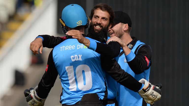 BIRMINGHAM, ENGLAND - SEPTEMBER 15: Moeen Ali of Worcester celebrates after dismissing Jos Buttler of Lancashire during the Vitality T20 Blast first semi-final between Worcestershire Rapids vs Lancashire Lightnings at Edgbaston cricket ground on September 15, 2018 in Birmingham, England. (Photo by Philip Brown/Getty Images)  *** Local Caption *** Moeen Ali