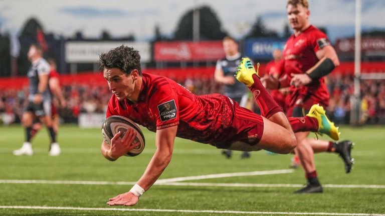 Munster's Joey Carbery scores a try