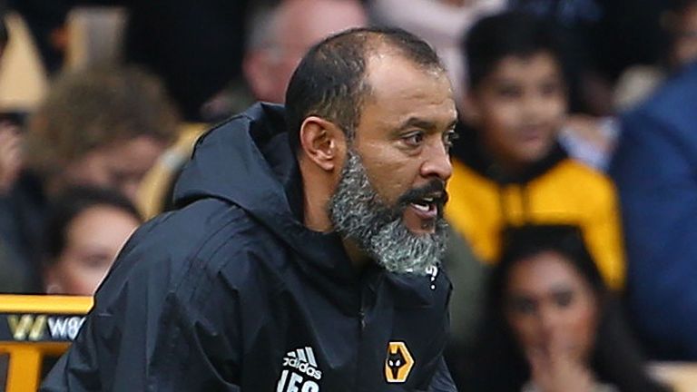 Wolverhampton Wanderers&#39; Portuguese head coach Nuno Espirito Santo gestures from the touchline during the English Premier League football match between Wolverhampton Wanderers and Manchester City at the Molineux stadium in Wolverhampton, central England on August 25, 2018