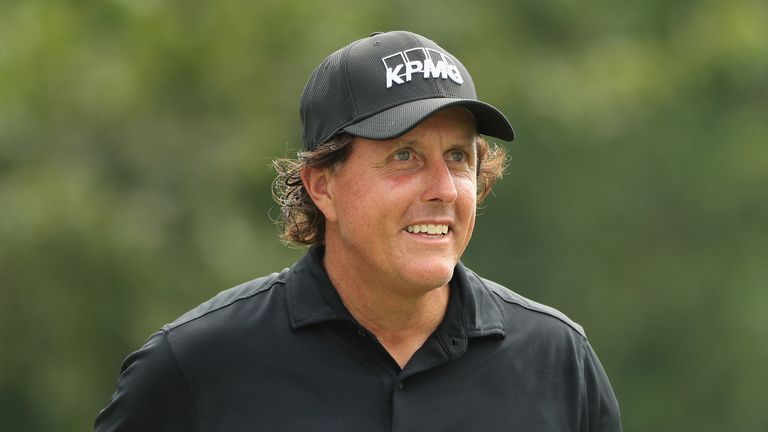 Phil Mickelson gets junior golfer to caddie for him at TPC Boston ...