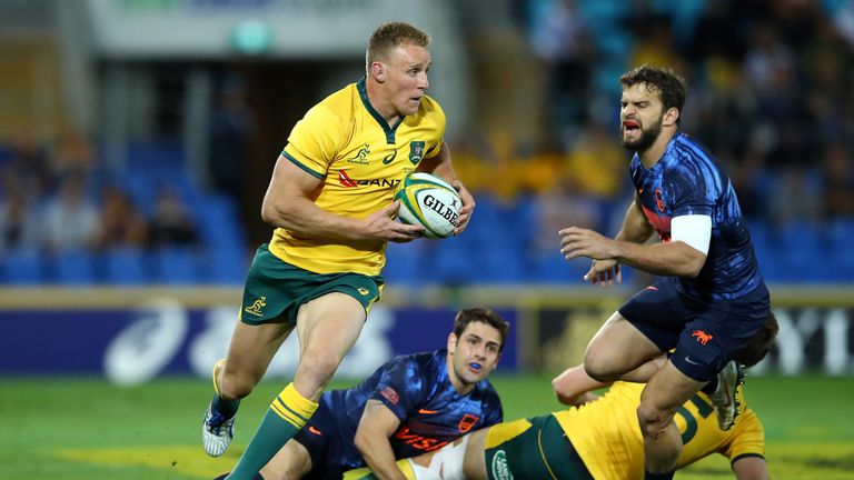 GOLD COAST, AUSTRALIA - SEPTEMBER 15: Reece Hodge of the Wallabies makes a break during The Rugby Championship match between the Australian Wallabies and Argentina Pumas at Cbus Super Stadium on September 15, 2018 in Gold Coast, Australia.  (Photo by Cameron Spencer/Getty Images)