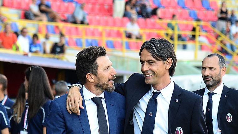 BOLOGNA, ITALY - SEPTEMBER 23: Eusebio Di Francesco head coach of AS Roma ( L ) Filippo Inzaghi head coach of Bologna FC ( R ) talk as getting their place during the serie A match between Bologna FC and AS Roma at Stadio Renato Dall'Ara on September 23, 2018 in Bologna, Italy.  (Photo by Mario Carlini / Iguana Press/Getty Images)