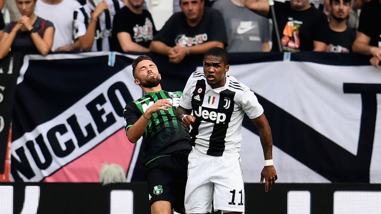 Douglas Costa of Juventus (R) hits with an elbow Federico Di Francesco of Sassuolo during the Serie A match between Juventus and US Sassuolo at Allianz Stadium on September 16, 2018 in Turin, Italy