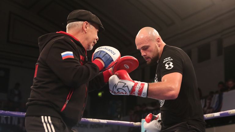 JOSHUA-POVETKIN PROMOTION.OPEN WORK OUTS,.YORK HALL..BETHNAL GREEN,.LONDON.PIC;LAWRENCE LUSTIG.SERGEY KUZMIN PERFORMS A PUBLIC WORK OUT AS HE PREPARES FOR HIS FIGHT ON EDDIE HEARNS MATCHROOM PROMOTION AT WEMBLEY STADIUM ON SATURDAY(22-9-18).