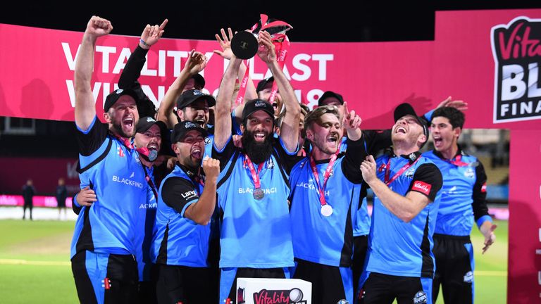 Worcestershire saw off Sussex by five wickets to win their first Vitality Blast