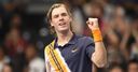 Shapovalov edges Wawrinka in Tokyo