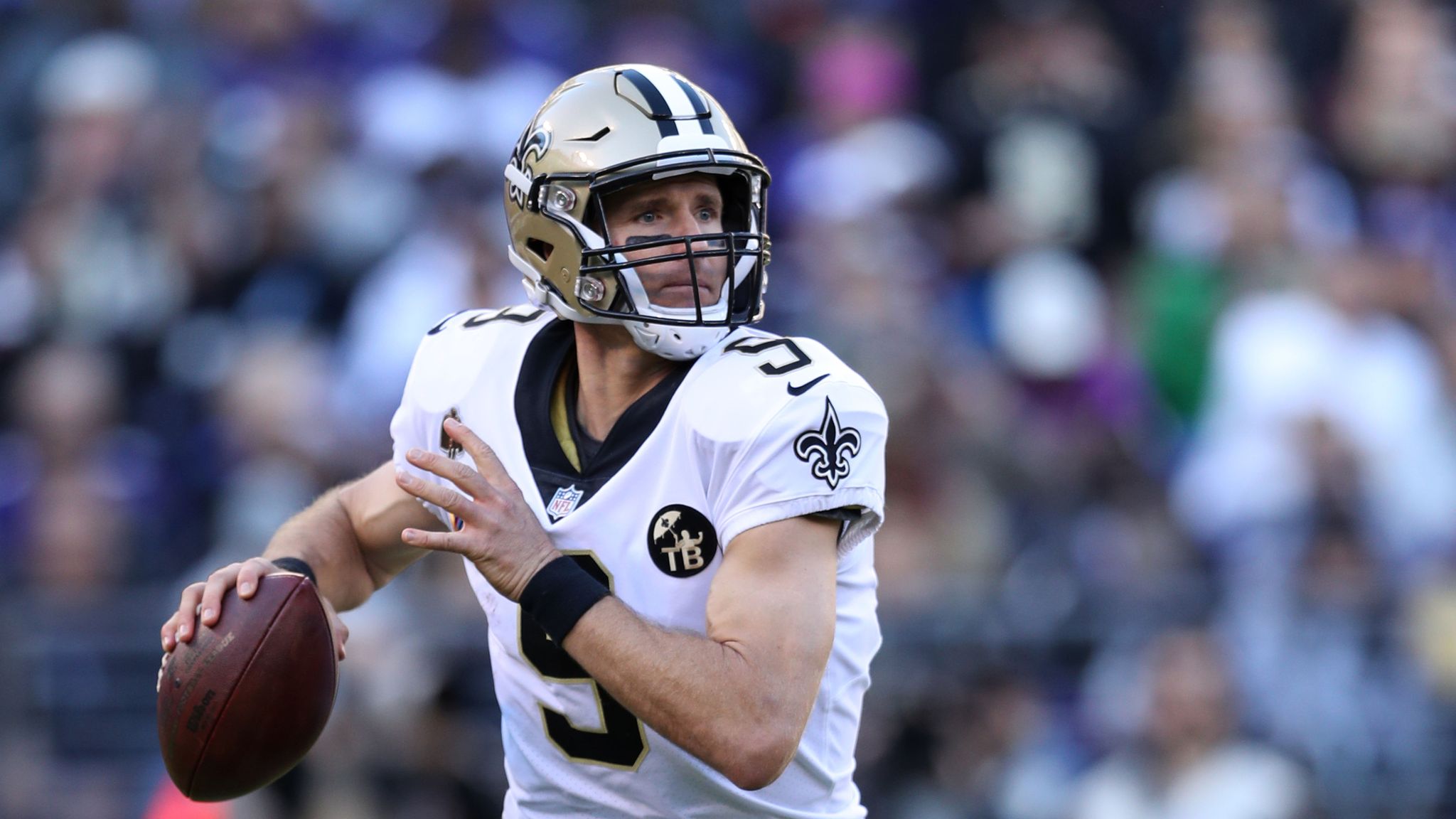 November 29, 2018: New Orleans Saints quarterback Drew Brees #9 passes to  New Orleans Saints wide receiver Michael Thomas #13 during a Thursday Night  Football NFL game between the New Orleans Saints