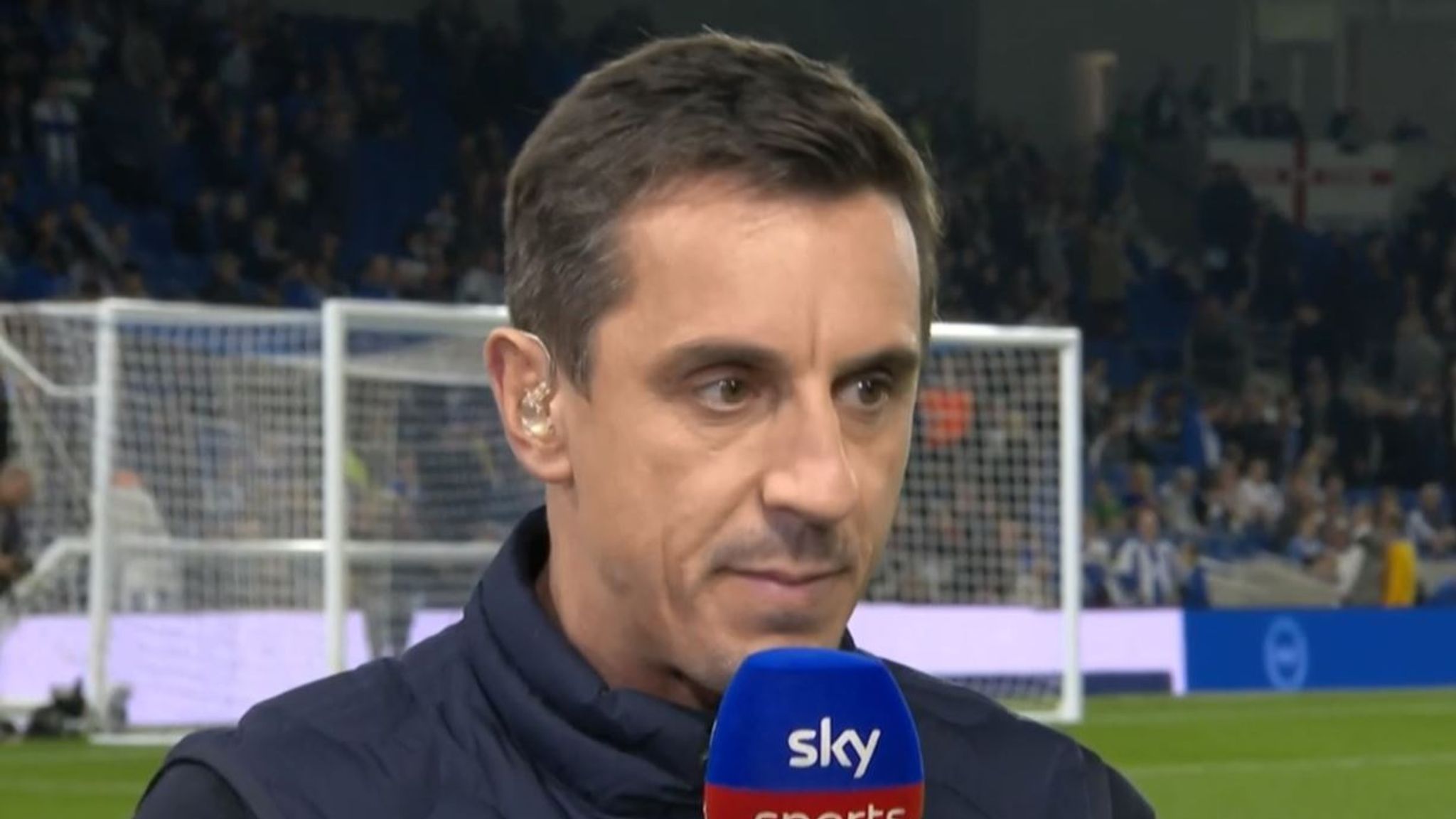 Gary Neville points fingers at Manchester United's players ... Claims to know who is leaking information within the team