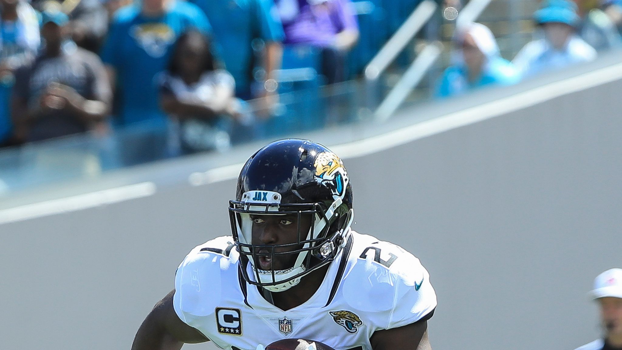 Jacksonville Jaguars running back Leonard Fournette, left, is