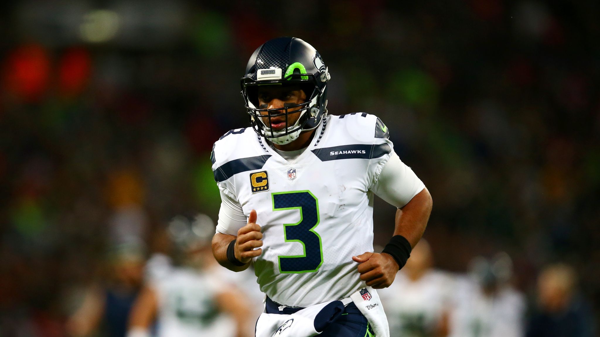 Wilson throws for 2 TDs, Seahawks hold off Cardinals 28-21