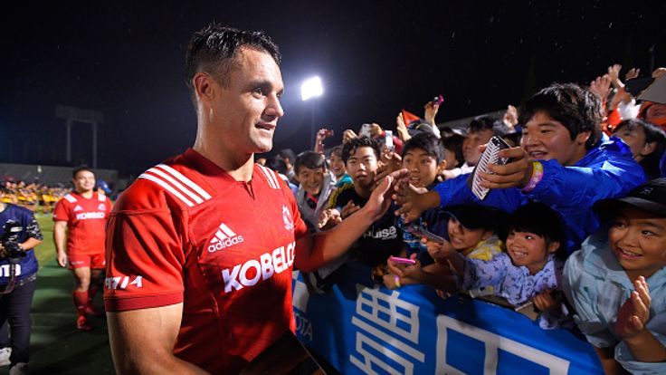 Dan Carter high fives Kobelco Steelers supporters after his side's 36-20 victory over Suntory Sungoliath 