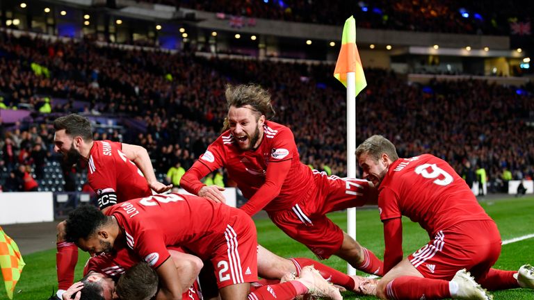 Aberdeen's Lewis Ferguson celebrates with his team-mates after he makes it 1-0