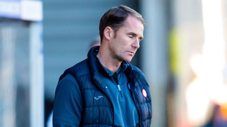 06/10/18 LADBROKES CHAMPIONSHIP.PARTICK THISTLE V ROSS COUNTY (0-2).THE ENERGY CHECK STADIUM AT FIRHILL - GLASGOW.Partick Thistle manager Alan Archibald looking dejected