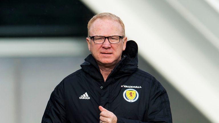 09/10/18.SCOTLAND TRAINING.THE ORIAM - EDINBURGH.Scotland Manager Alex McLeish.