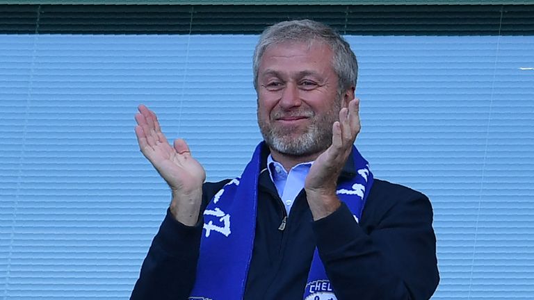 Chelsea&#39;s Russian owner Roman Abramovich applauds, as players celebrate their league title win at the end of the Premier League football match between Chelsea and Sunderland at Stamford Bridge in London on May 21, 2017. Chelsea&#39;s extended victory parade reached a climax with the trophy presentation on May 21, 2017 after being crowned Premier League champions with two games to go.