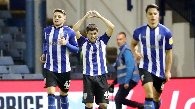 Sheffield Wednesday's Fernando Forestieri (centre) celebrates scoring the second goal