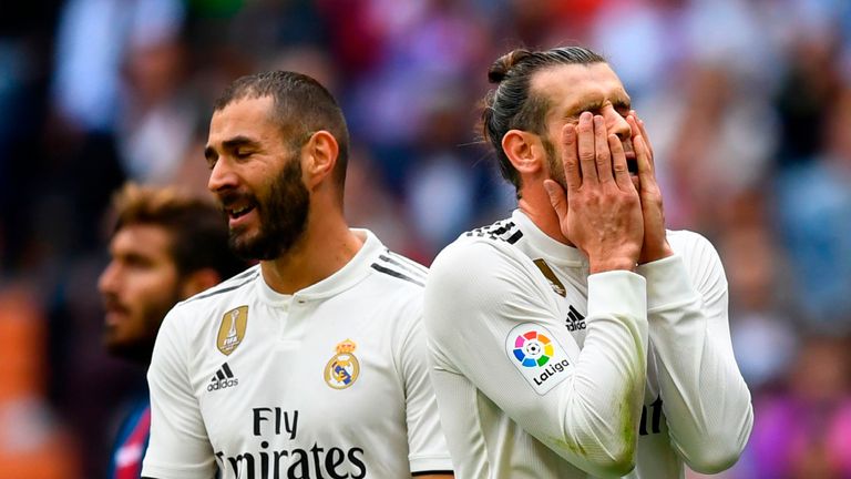 Gareth Bale (R) and Karim Benzema react during Real Madrid's loss to Levante