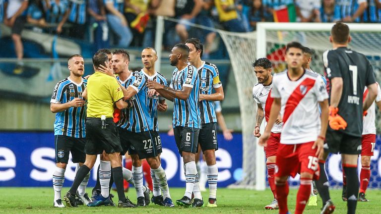  Referee Andres Cunha shows the yellow card to Matheus Bressan of Gremio after checking the Video Referee Assistant (VAR) during the match against Gremio as part of Copa Conmebol Libertadores 2018 at Arena do Gremio on October 30, 2018
