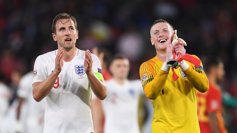 Harry Kane and Jordan Pickford celebrate the 3-2 away victory over Spain in the UEFA Nations League