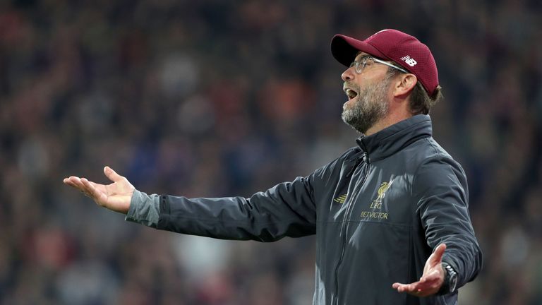 Liverpool manager Jurgen Klopp shows his frustration on the touchline