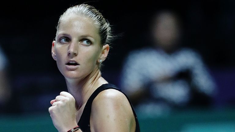 Karolina Pliskova beat Petra Kvitova to reach the semi-finals of the WTA Finals in Singapore