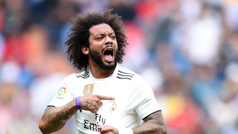 Marcelo celebrates after reducing the deficit 