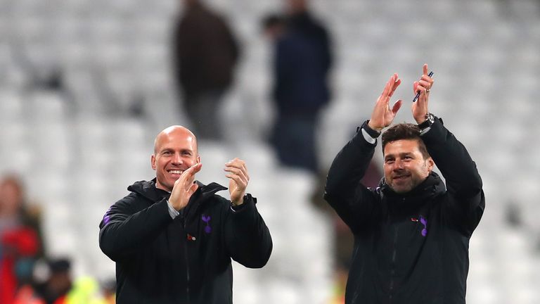 Mauricio Pochettino thanks the travelling fans after Tottenham&#39;s 3-1 win against West Ham in the Carabao Cup
